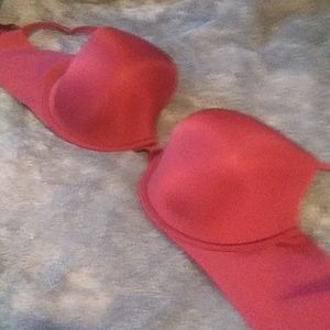 38DD Victoria Secrets Bra